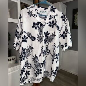 Two Palms Island Hawaiin Made In Hawaii Men's Navy and White Floral Shirt